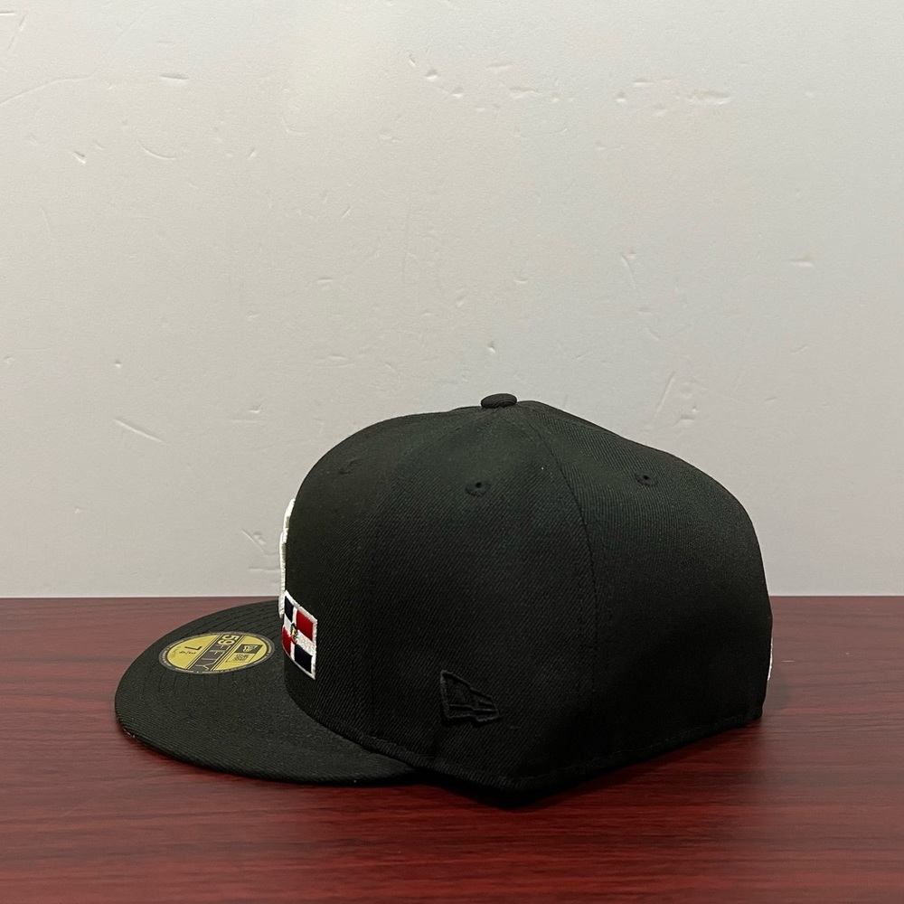 New Era, 59Fifty Fitted Hat, New York Yankees, Dominican Republic Flag, Black - Picture 4 of 10